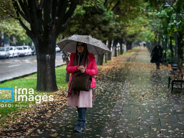 هشدار رگبارهای شدید پاییزی و یخبندان در نیمه غربی کشور/ تهران امروز بارانی می‌شود