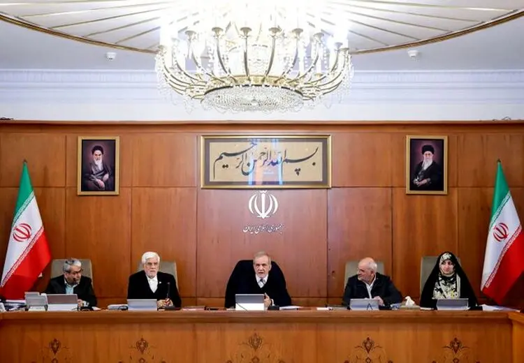افزایش عیدی کارکنان دولت از 5 و نیم به ۱۰ میلیون تومان
