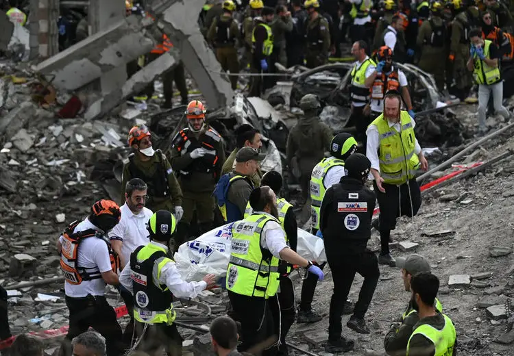 تصاویری از اصابت موشک‌های ایرانی به اسراییل