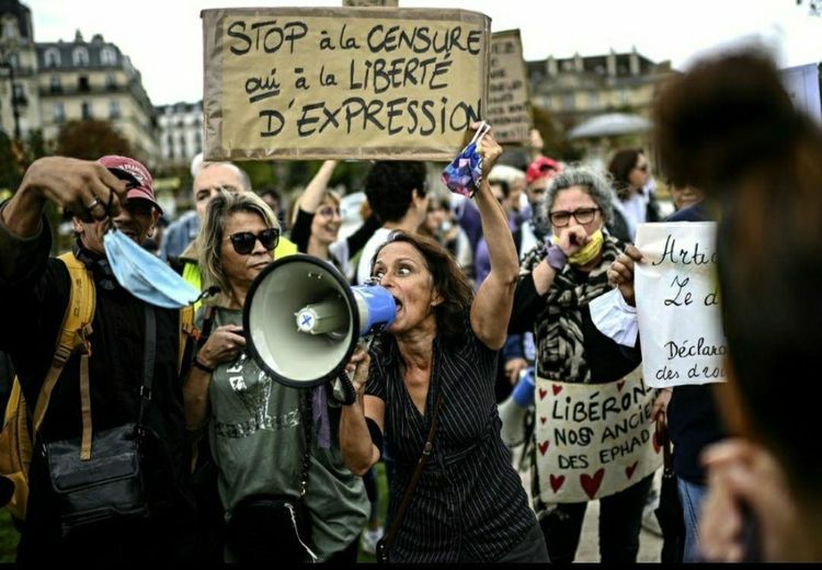 اعتراص فرانسوی‌ها به اجباری شدن ماسک + عکس