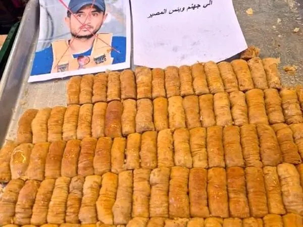 پخش شیرینی در لبنان و فلسطین بعد از کشته شدن «یاسر ابوشباب» + عکس
