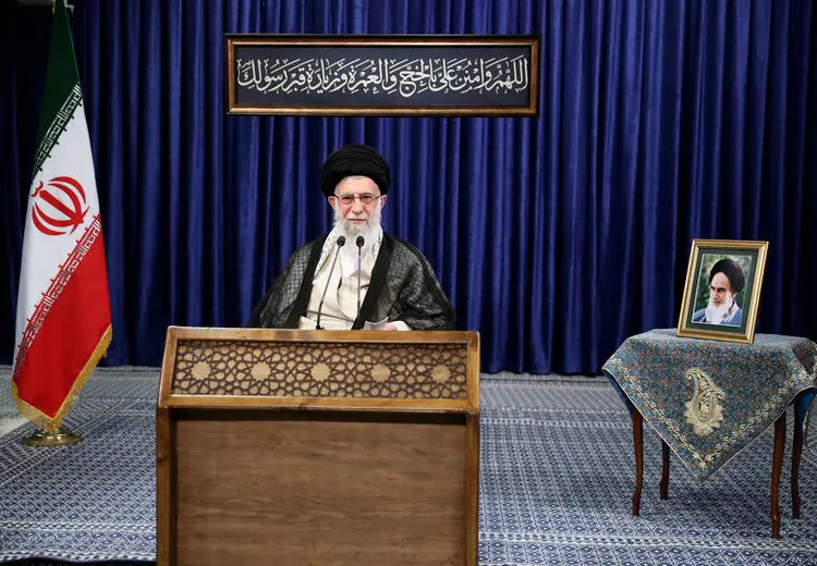 رهبر انقلاب: ایستادگی و کار جهادی وظیفه مردم و مسئولان است