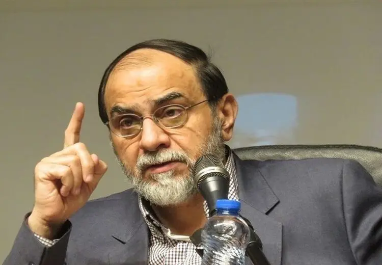  رحیم‌پور ازغدی: گرز و کلاه خدام حرم امام رضا نه ریشه اسلامی دارد و نه شیعی