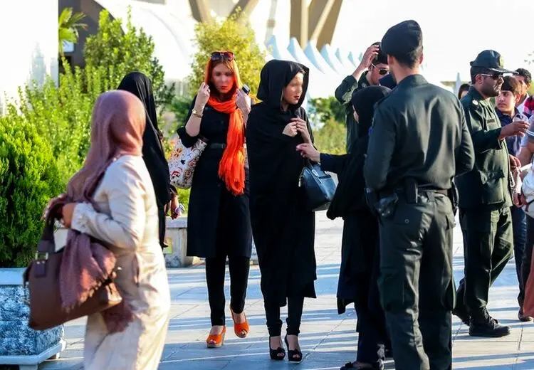 «ممانعت» ورود زنان بدون روسری به مترو تهران | مدیرعامل مترو: هنوز چنین دستوری صادر نشده است
