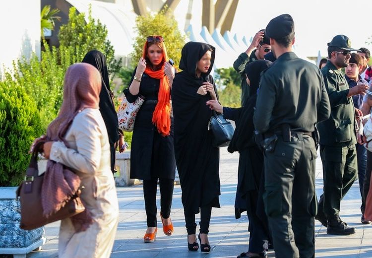 «ممانعت» ورود زنان بدون روسری به مترو تهران | مدیرعامل مترو: هنوز چنین دستوری صادر نشده است