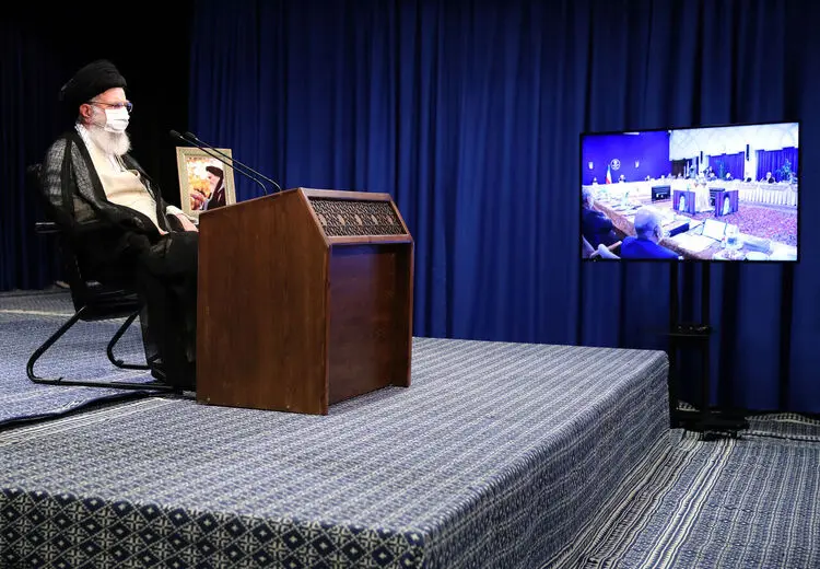 گزارش روحانی به رهبر انقلاب: اقتصاد ایران در برابر کرونا تنها ۳ درصد آسیب دید