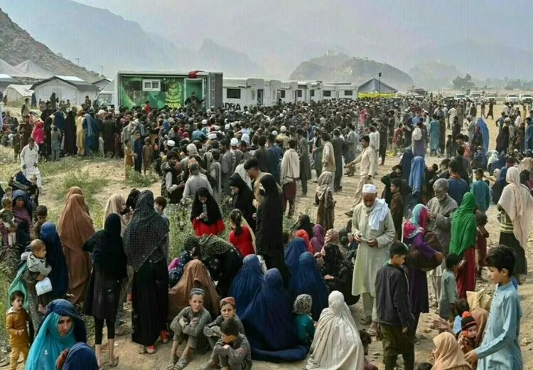 نماینده مجلس: کسانی که اجازه دادند تا این حد اتباع غیرمجاز وارد کشور شوند، پاسخگو باشند