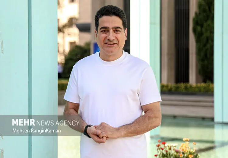 موسیقی سنتی را رد نمی‌کنم اما باید با نسل جدید همراه شد/ دنبال تجربه‌های نو هستم