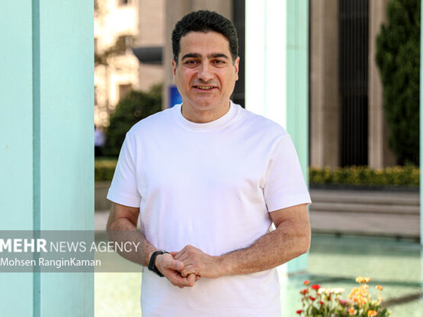 موسیقی سنتی را رد نمی‌کنم اما باید با نسل جدید همراه شد/ دنبال تجربه‌های نو هستم
