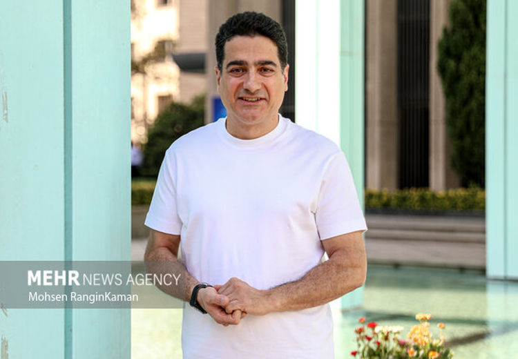 موسیقی سنتی را رد نمی‌کنم اما باید با نسل جدید همراه شد/ دنبال تجربه‌های نو هستم