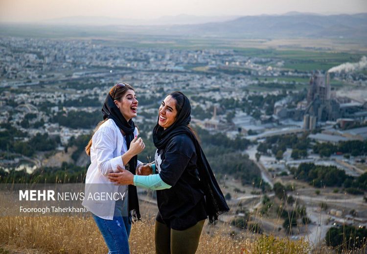 تصاویری از زندگی قوی‌ترین زن ایران