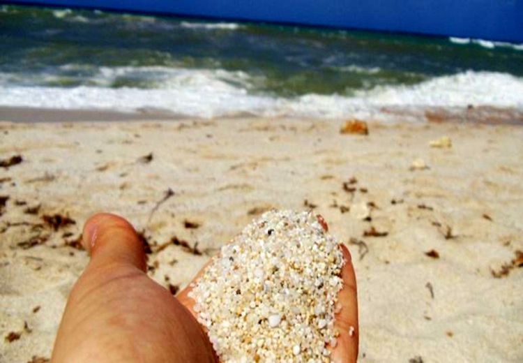 جریمه هزار یورویی برای سارق دو کیلوگرم شن ساحل جزیره ایتالیا