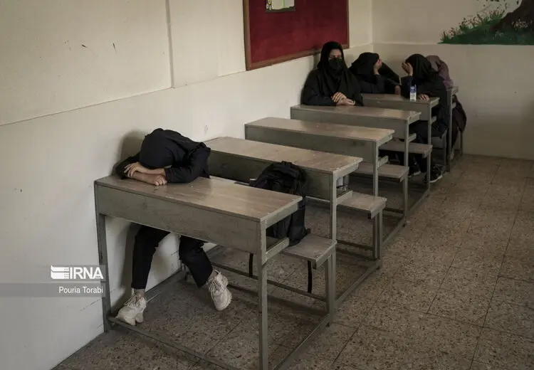 ضرب و شتم دختر کلاس پنجمی از سوی ناظم مدرسه به خاطر حجاب!