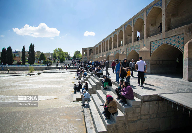 اوضاع آب اصفهان خوب نیست | زاینده رود فقط یک‌سوم آب دارد