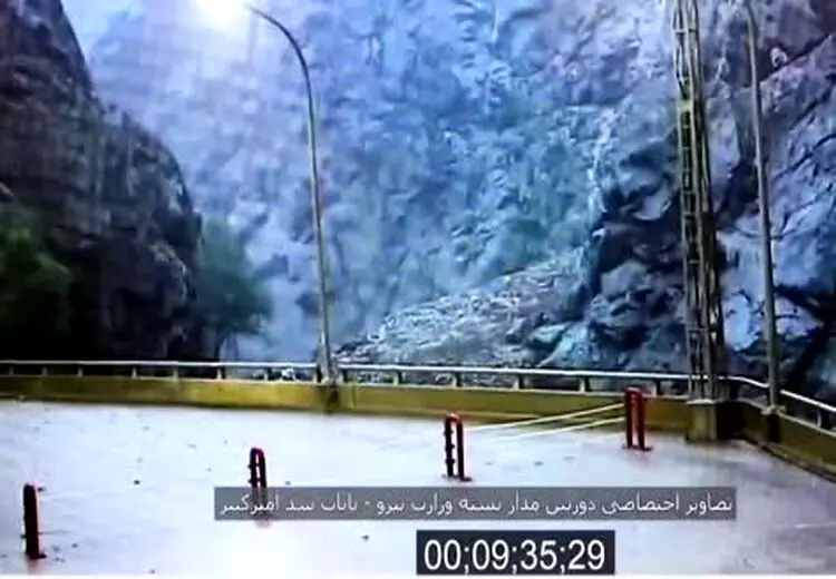 فیلم دیده نشده از لحظه زمین‌لغزش رودخانه کرج‌ در جاده چالوس