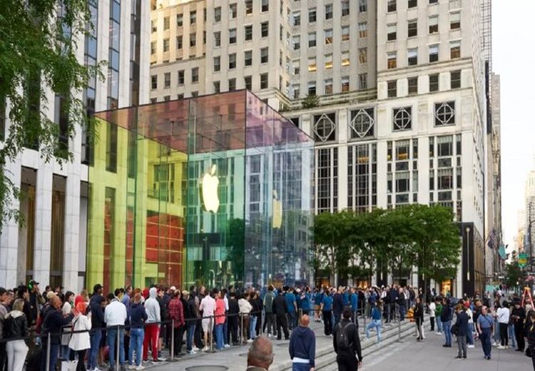 اپل بیش از ۷۰۰ کارمند خود را اخراج کرد