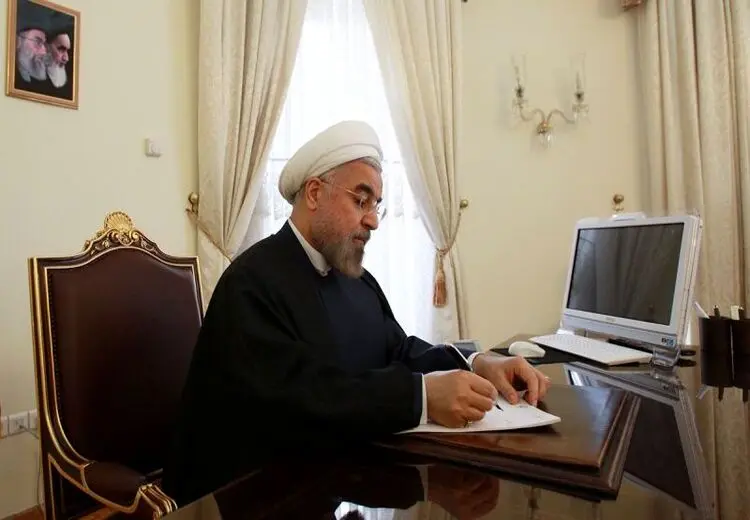 دستور روحانی به بانک مرکزی برای تأمین ارز لازم تهیه مواد اولیه دارو