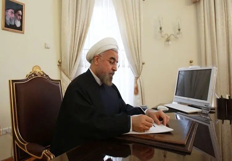 دستور روحانی به بانک مرکزی برای تأمین ارز لازم تهیه مواد اولیه دارو