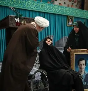 حضور مادر شهیدان حسن و محمد باقری در دیدار امروز زنان با رهبر انقلاب  