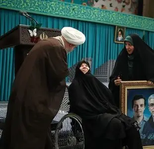 حضور مادر شهیدان حسن و محمد باقری در دیدار امروز زنان با رهبر انقلاب  