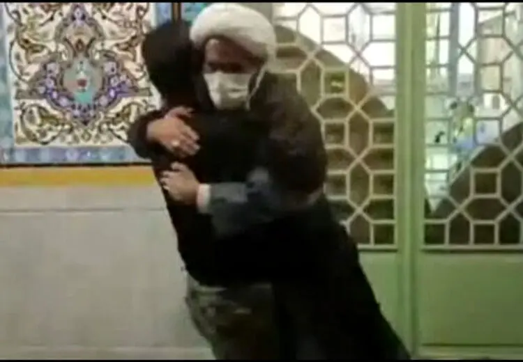 واکنش طلبه‌ای که شیوه‌ شادی عجیبش پس از اعلام نتیجه انتخابات اخیر مجلس خبرساز شد + فیلم