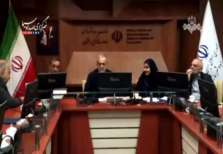  واکنش پزشکیان به خبر ورود جنگنده به آسمان ایران در وسط جلسه