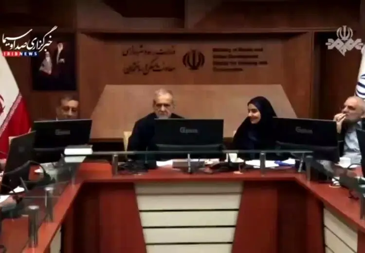  واکنش پزشکیان به خبر ورود جنگنده به آسمان ایران در وسط جلسه