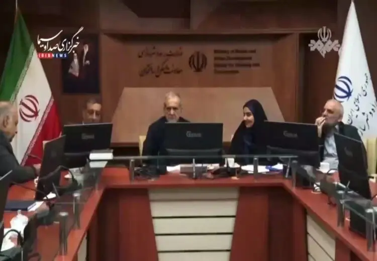  واکنش پزشکیان به خبر ورود جنگنده به آسمان ایران در وسط جلسه