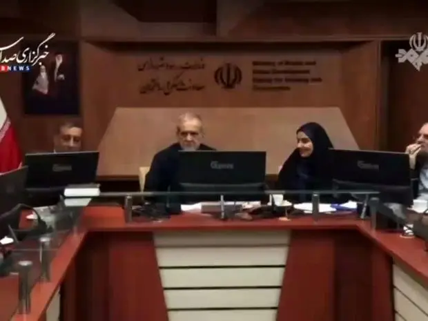  واکنش پزشکیان به خبر ورود جنگنده به آسمان ایران در وسط جلسه