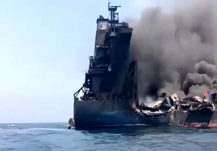 لحظه حمله به یک کشتی بدون مجوز در تنگه هرمز