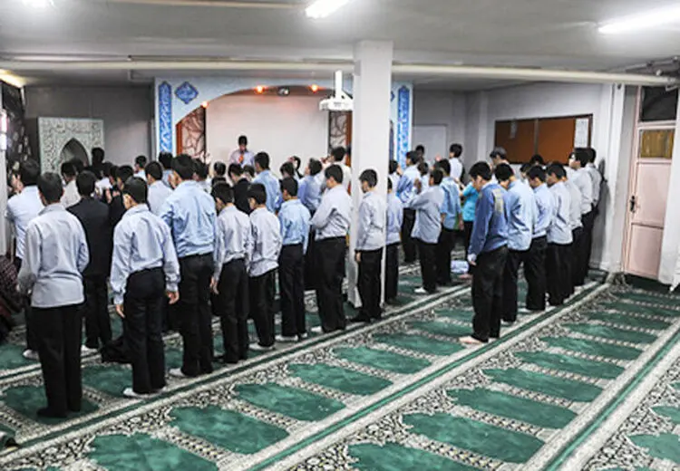 اضافه شدن 30 دقیقه زنگ نماز دانش‌آموزان به برنامه مدارس
