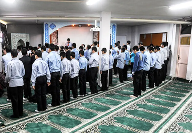 اضافه شدن 30 دقیقه زنگ نماز دانش‌آموزان به برنامه مدارس
