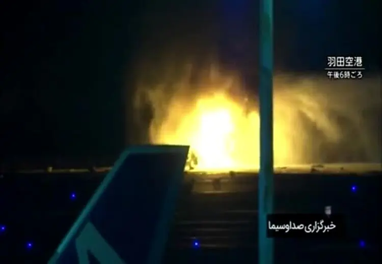 تصاویر تصادف دو هواپیمای ژاپنی در فرودگاه