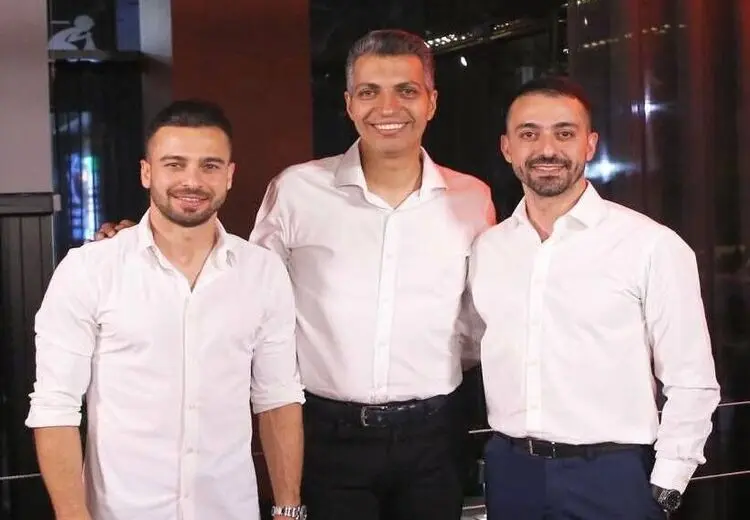 عکس یادگاری عادل و هافبک پرسپولیس با تم سفید! 
