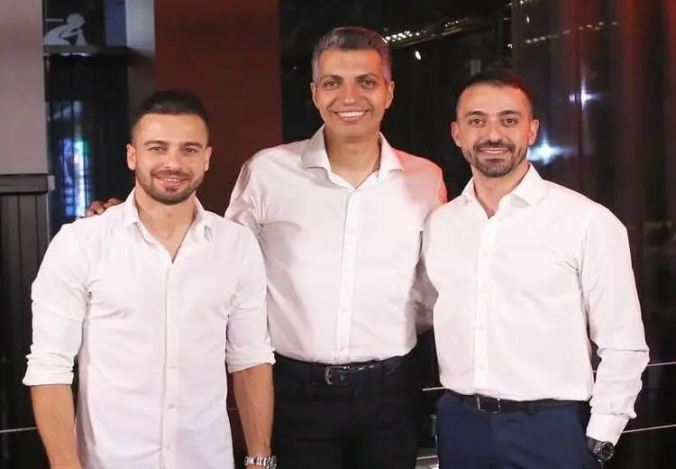 عکس یادگاری عادل و هافبک پرسپولیس با تم سفید! 