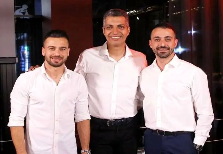 عکس یادگاری عادل و هافبک پرسپولیس با تم سفید! 