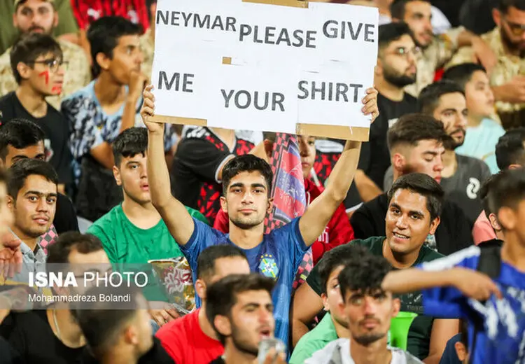 درخواست یک هوادار ایرانی از نیمار/ عکس