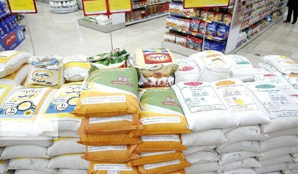 فاصله نجومی قیمت گمرک و بازار در ۷ کالای اساسی/ برنج ۲۴ هزارتومانی را ۹۰ هزارتومان می فروشند