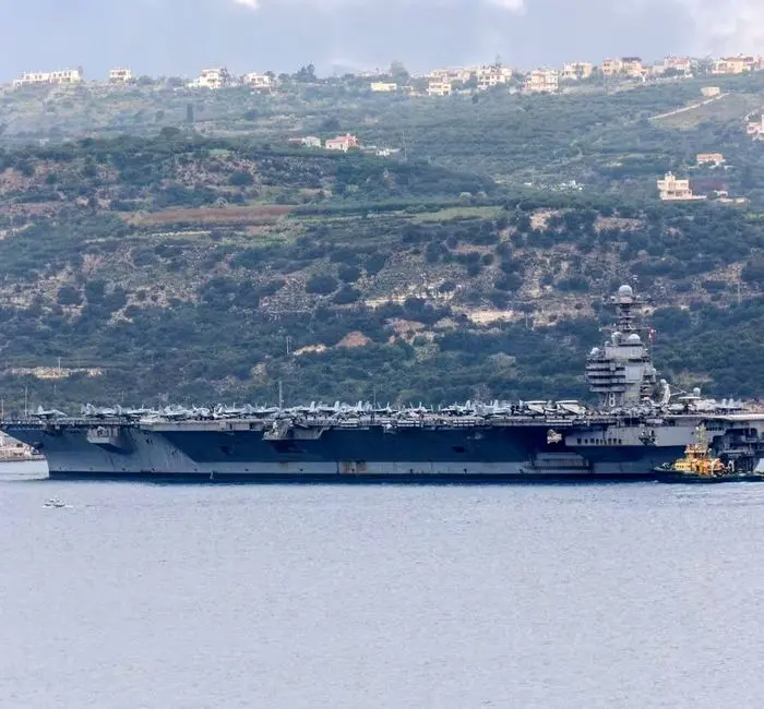 ناو هواپیمابر آمریکا برای انجام تعمیرات وارد بندر یونان شد