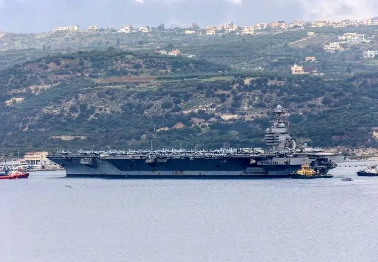ناو هواپیمابر آمریکا برای انجام تعمیرات وارد بندر یونان شد