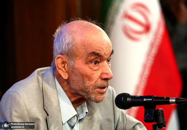 داوری اردکانی: علم از هیچ چیز و هیچ کس فرمان نمی‌پذیرد