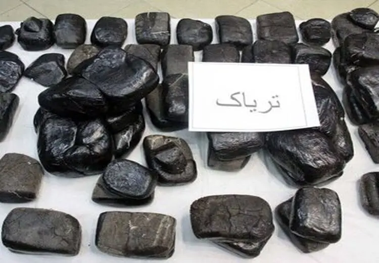 کشف تریاک در کفش دو تبعه افغان + عکس