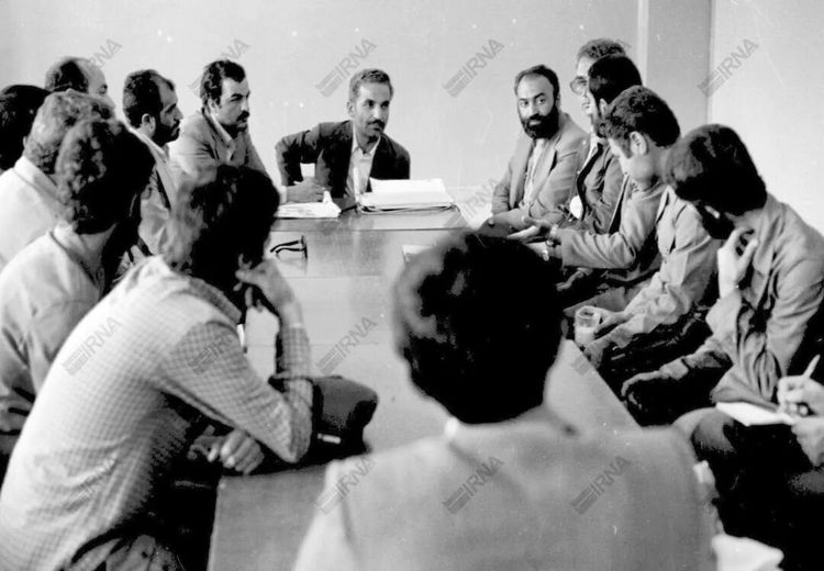  عکس تاریخی از جلسه شهید رجایی و وزرایش در سیستان و بلوچستان