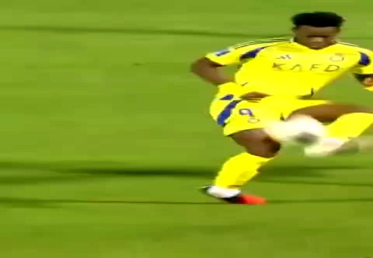 فیفا این حرکت دروازه بان استقلال را در بازی با النصر تحسین کرد