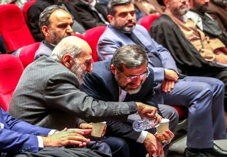 جایزه 100 میلیونی و قلم مقدس وزارت فرهنگ رییسی به مدیرمسئول کیهان