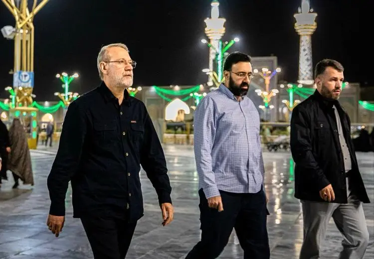 تصویر علی لاریجانی، فرزند و محافظش