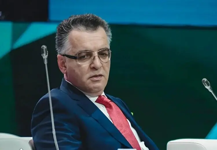 واکنش مالک تراکتور به اتهام تجزیه طلبی؛ ما ترک ها حافظ ایرانیم، تجزیه طلب شما هستید