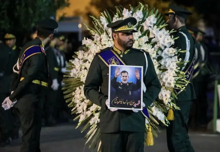 حضور سردار قاآنی در مراسم استقبال از پیکر شهید نیلفروشان در تهران + عکس و فیلم
