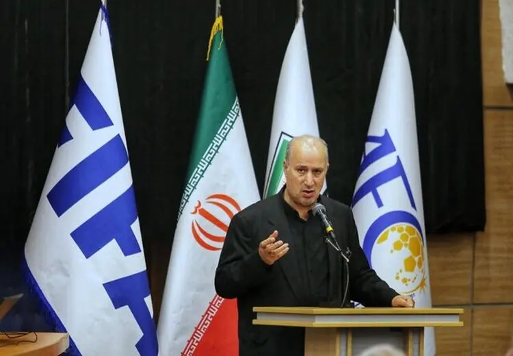 تاج: اگر لیگ را ۴ ماه عقب بیندازیم چمن آزادی را عوض می‌کنیم