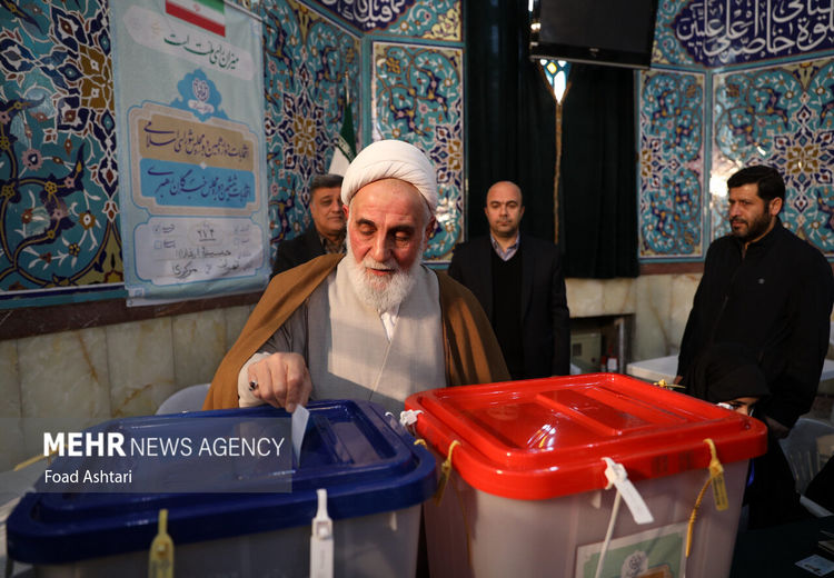 رای دادن ناطق نوری در انتخابات 11 اسفند 1402